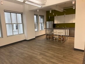 310 SW 4th Ave, Portland, OR à louer Photo intérieure– Image 2 sur 7