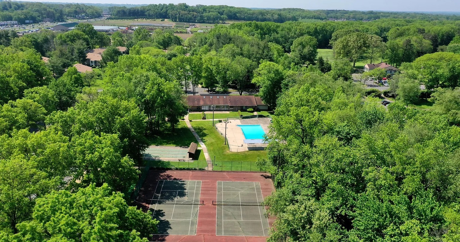 1 Amberly Dr, Manalapan, NJ à vendre Photo de l’immeuble– Image 1 sur 5
