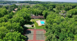 Plus de détails pour 1 Amberly Dr, Manalapan, NJ - Spécialisé à vendre