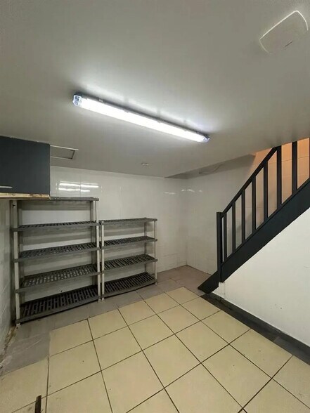 Local commercial dans Paris à louer - Photo intérieure – Image 3 sur 5