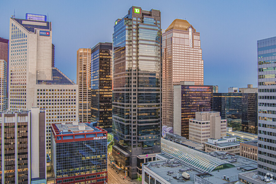 421 7th Ave SW, Calgary, AB à louer - Photo de l’immeuble – Image 1 sur 11