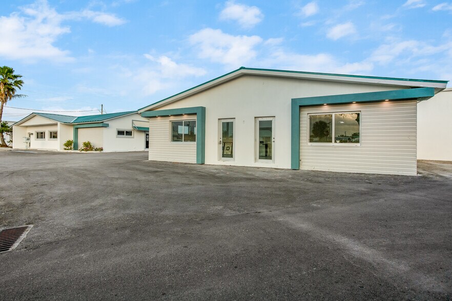 2640 NW 1st Ave, Boca Raton, FL à louer - Photo de l’immeuble – Image 3 sur 11