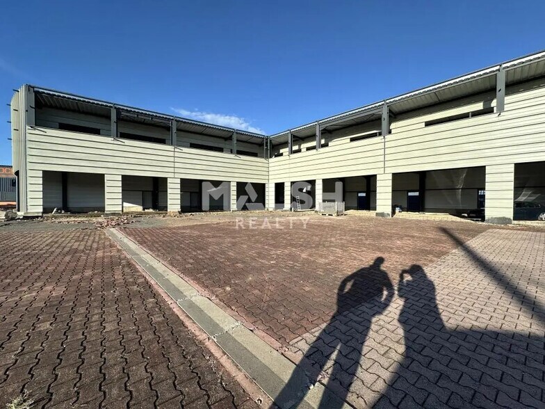 Local d’activités dans Guéreins à louer - Photo de l’immeuble – Image 2 sur 8