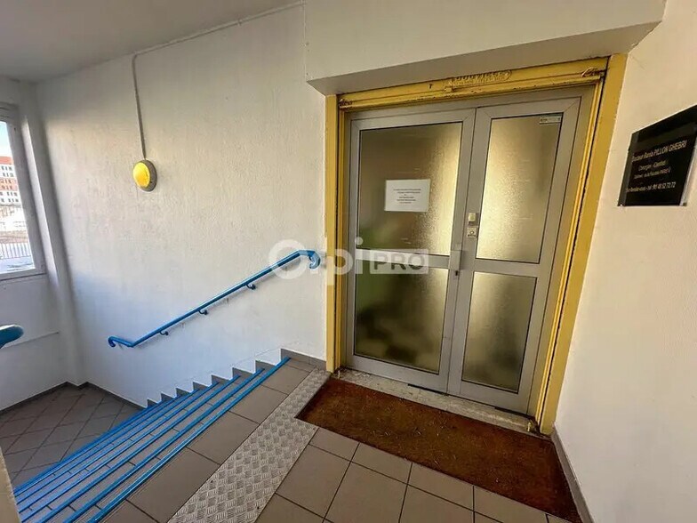 Local commercial dans Choisy-le-Roi à vendre - Hall d’entrée – Image 2 sur 13