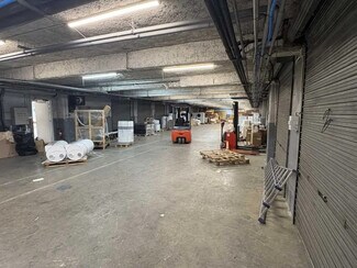 Plus de détails pour Bureau, Local d'activités à louer