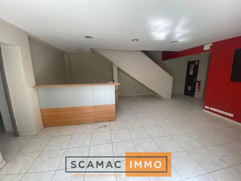 Bureau dans Aubagne à louer - Hall d’entrée – Image 2 sur 8