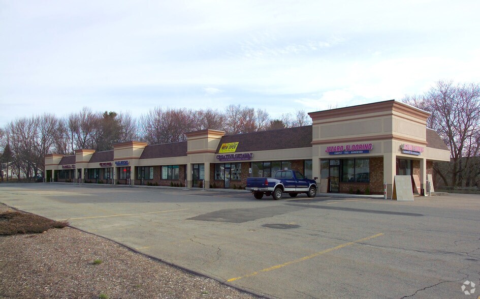 646 Washington St, South Easton, MA à louer - Photo de l’immeuble – Image 3 sur 7