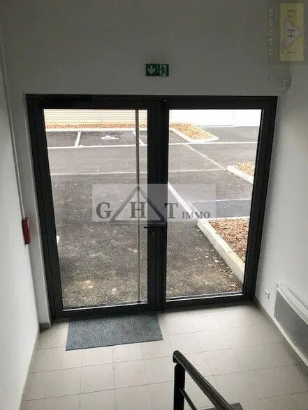 Industriel/Logistique dans Bussy-Saint-Georges à louer - Photo de l’immeuble – Image 3 sur 6