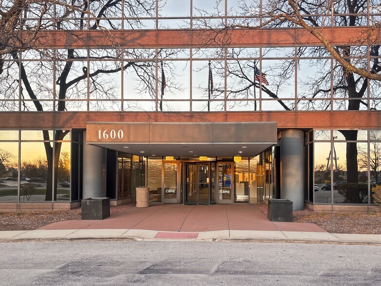 1600 Golf Rd, Rolling Meadows, IL à louer - Photo de l’immeuble – Image 2 sur 20