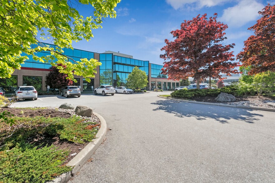 5705 Cancross Ct, Mississauga, ON à vendre - Photo de l’immeuble – Image 2 sur 18