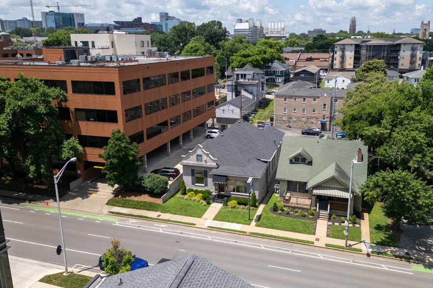 1023 16th Ave S, Nashville, TN à vendre - Photo de l’immeuble – Image 2 sur 42