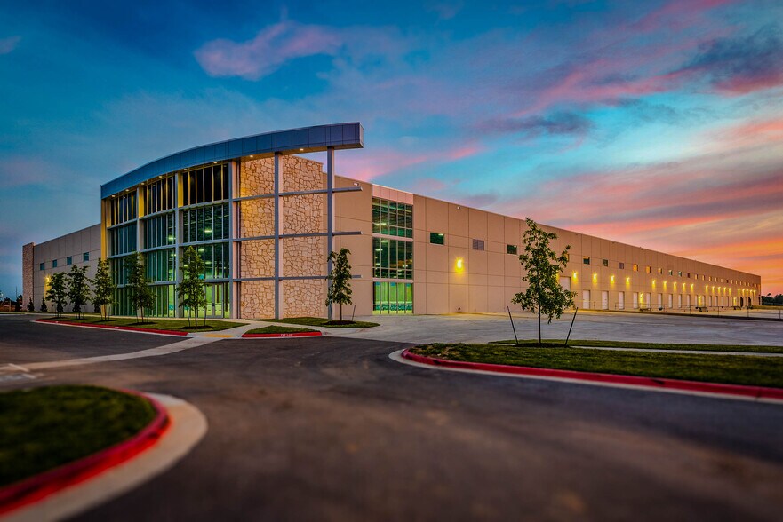 5000 SW Regional Airport Blvd, Bentonville, AR à louer - Photo de l’immeuble – Image 2 sur 4