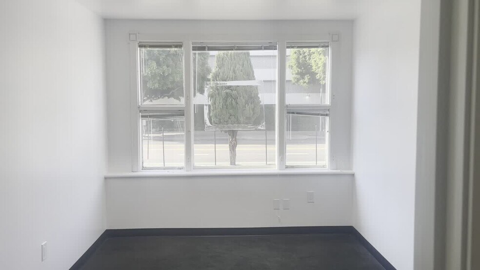 9935 S Santa Monica Blvd, Beverly Hills, CA à louer - Vidéo sur l’annonce professionnelle – Image 2 sur 16