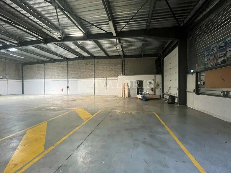 Local d’activités dans Saint-Priest à louer - Photo intérieure – Image 3 sur 3