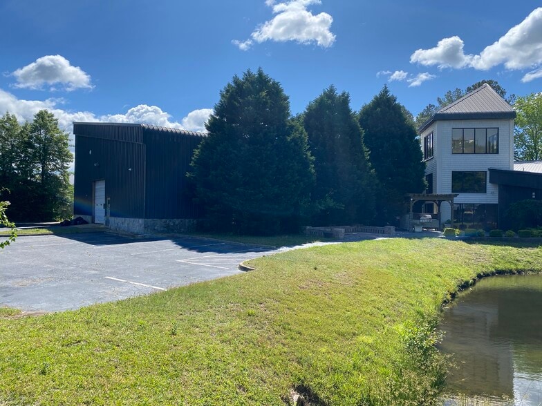 825 W Professional Pl, Chesapeake, VA à louer - Photo de l’immeuble – Image 1 sur 12