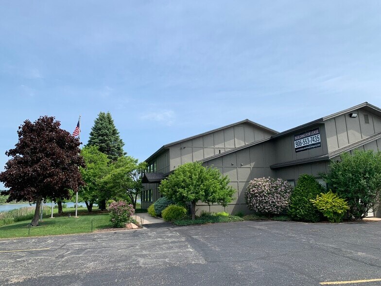 933 N 8th St, Gladstone, MI à louer - Photo de l’immeuble – Image 3 sur 4