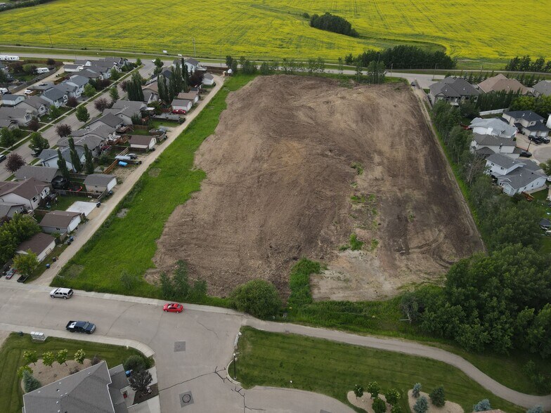 5250 Winward Place, Sylvan Lake, AB à vendre - Photo de l’immeuble – Image 2 sur 2