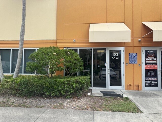 12601 NW 115th Ave, Medley, FL à louer - Photo de l’immeuble – Image 1 sur 43