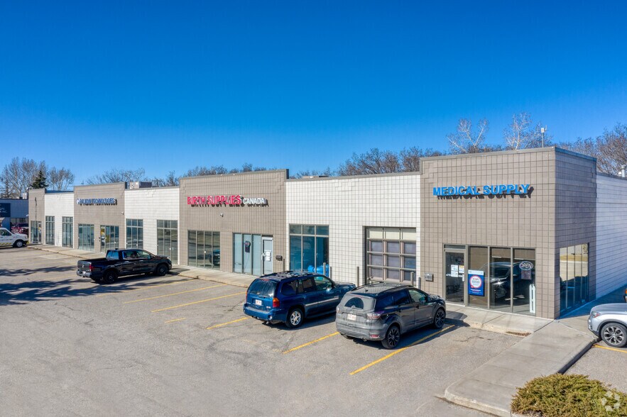 6330 12th St SE, Calgary, AB à louer - Photo principale – Image 1 sur 5
