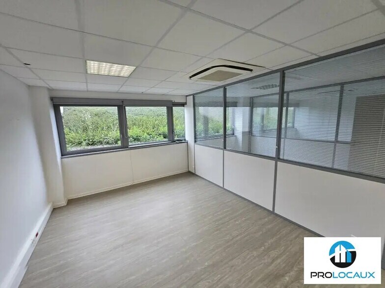 Bureau dans Boves à louer - Photo de l’immeuble – Image 2 sur 5