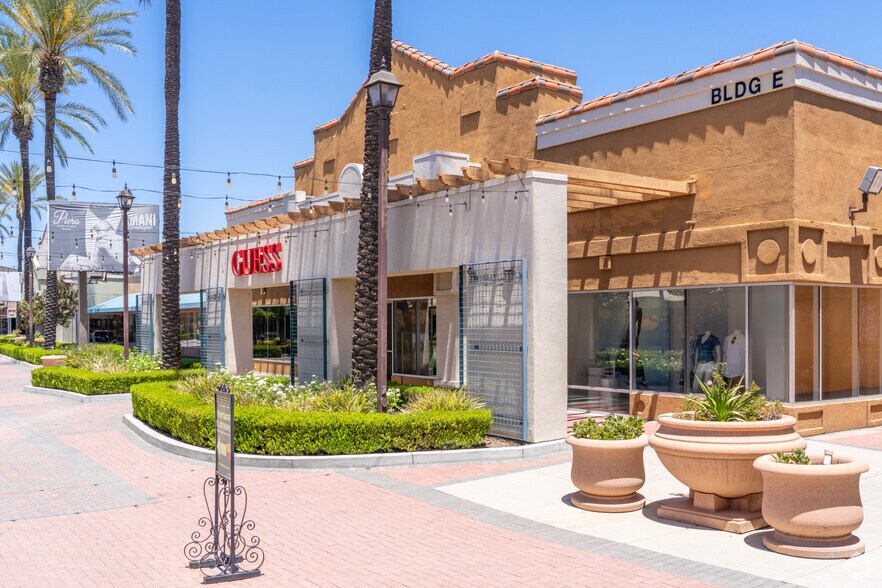 17600 Collier Ave, Lake Elsinore, CA à vendre - Photo principale – Image 1 sur 4