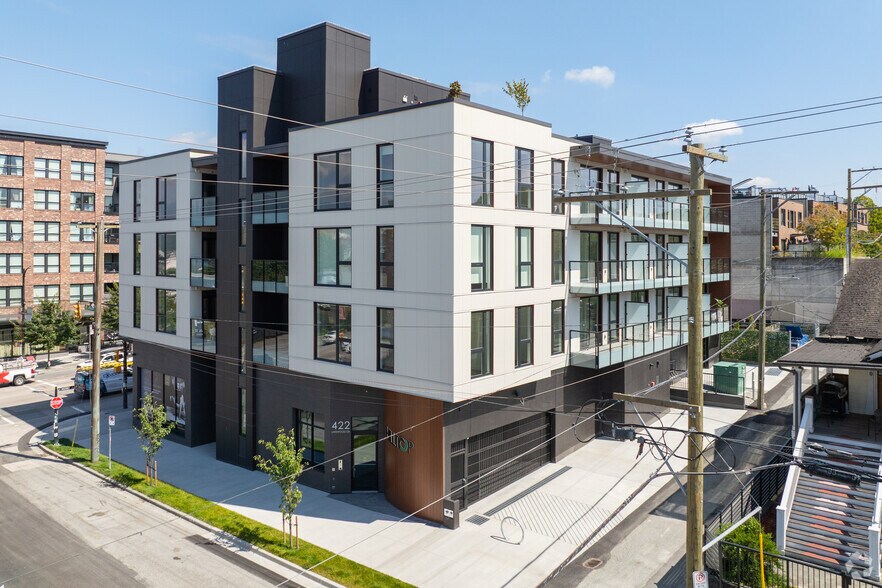 2104-2122 Hastings St E, Vancouver, BC à vendre - Photo de l’immeuble – Image 2 sur 4