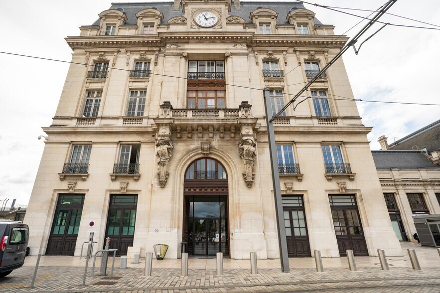 Bureau dans Bordeaux à louer - Photo de l’immeuble – Image 3 sur 10