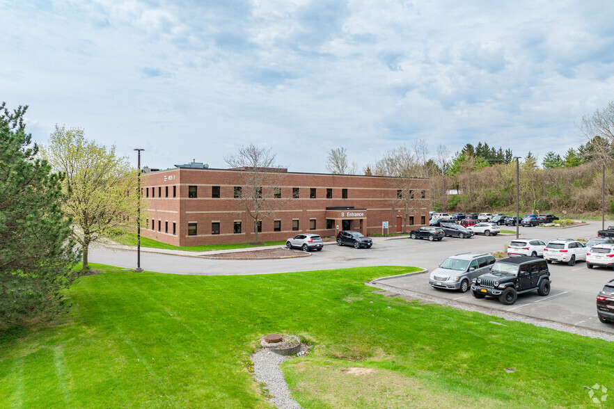 4939 Brittonfield Pky, East Syracuse, NY à louer - Photo de l’immeuble – Image 3 sur 6