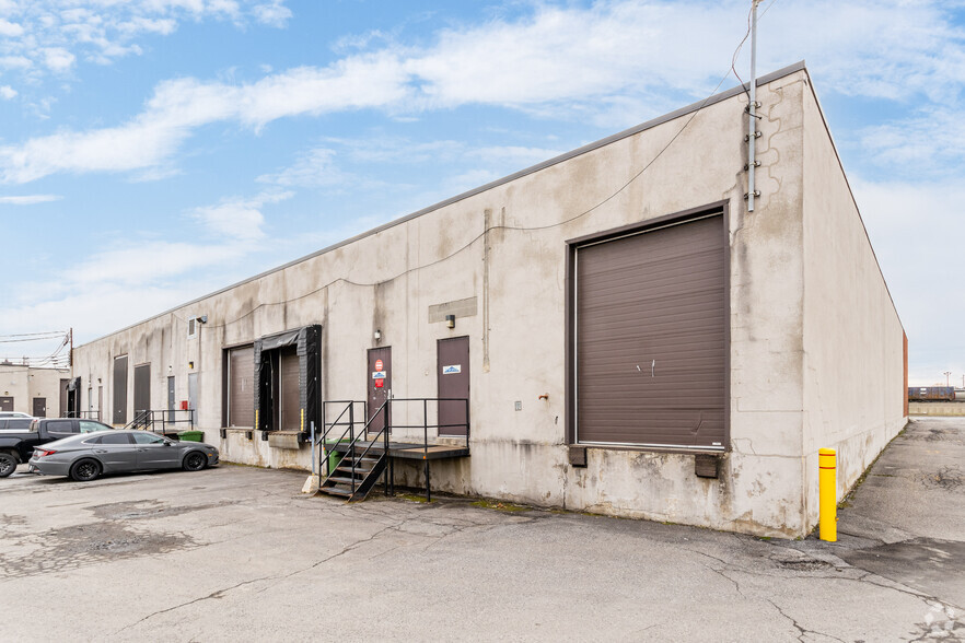 2801-2803 Rue Botham, Saint-Laurent, QC à louer - Photo de l’immeuble – Image 3 sur 9