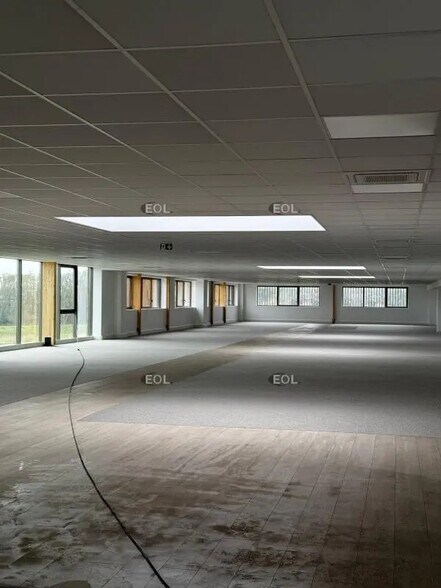 Local d'activités dans Tremblay-en-France à vendre - Photo de l’immeuble – Image 3 sur 3