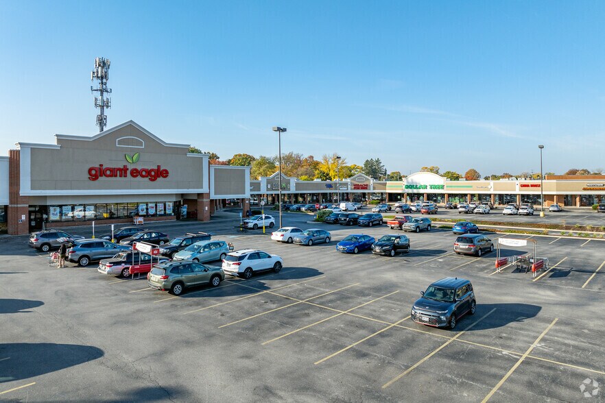 21593-21929 Lorain Rd, Cleveland, OH à louer - Photo de l’immeuble – Image 2 sur 9