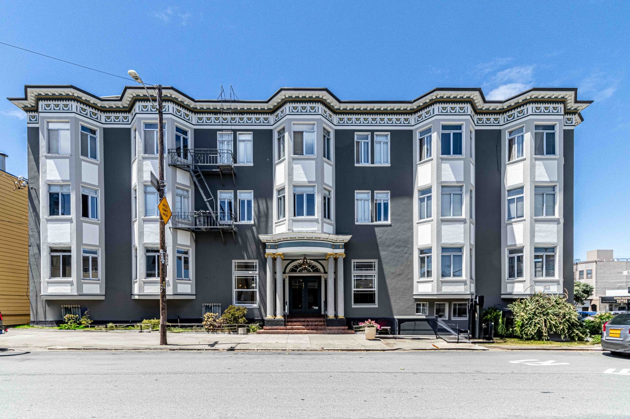 411 15th Ave, San Francisco, CA à louer Photo principale– Image 1 sur 7