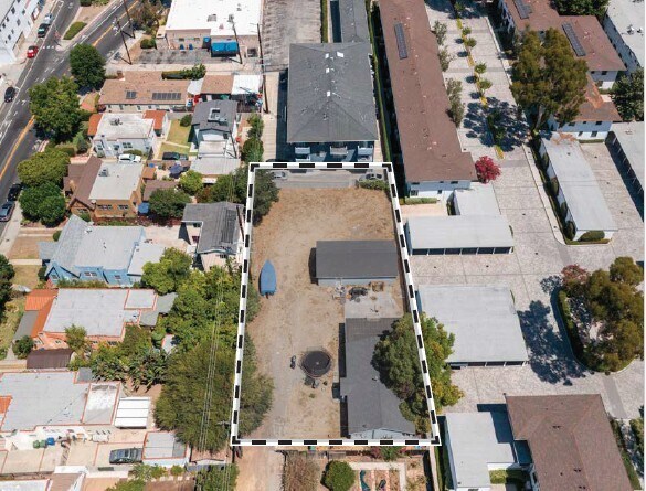 1584 Oak Grove Pl, Los Angeles, CA à vendre - Photo de l’immeuble – Image 2 sur 7