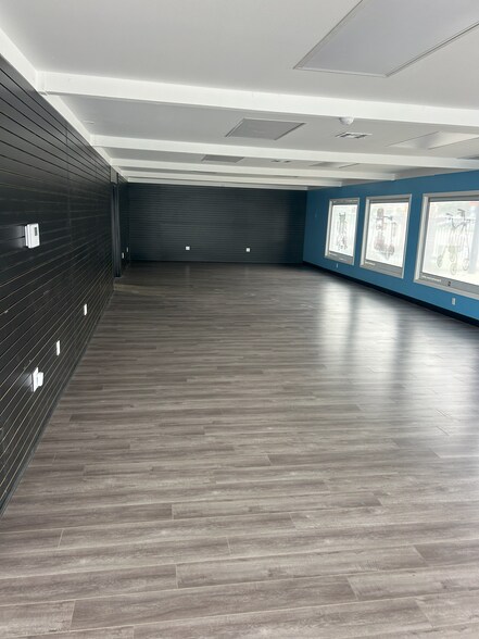 1525 W Chapman Ave, Orange, CA à louer - Photo de l’immeuble – Image 2 sur 11