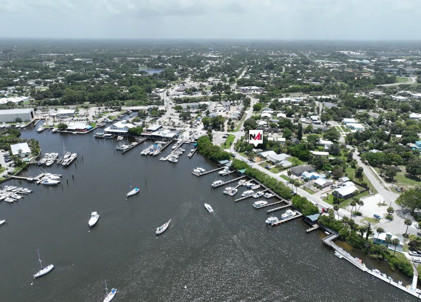4648 SE Park Dr, Stuart, FL à vendre - Photo de l’immeuble – Image 2 sur 4