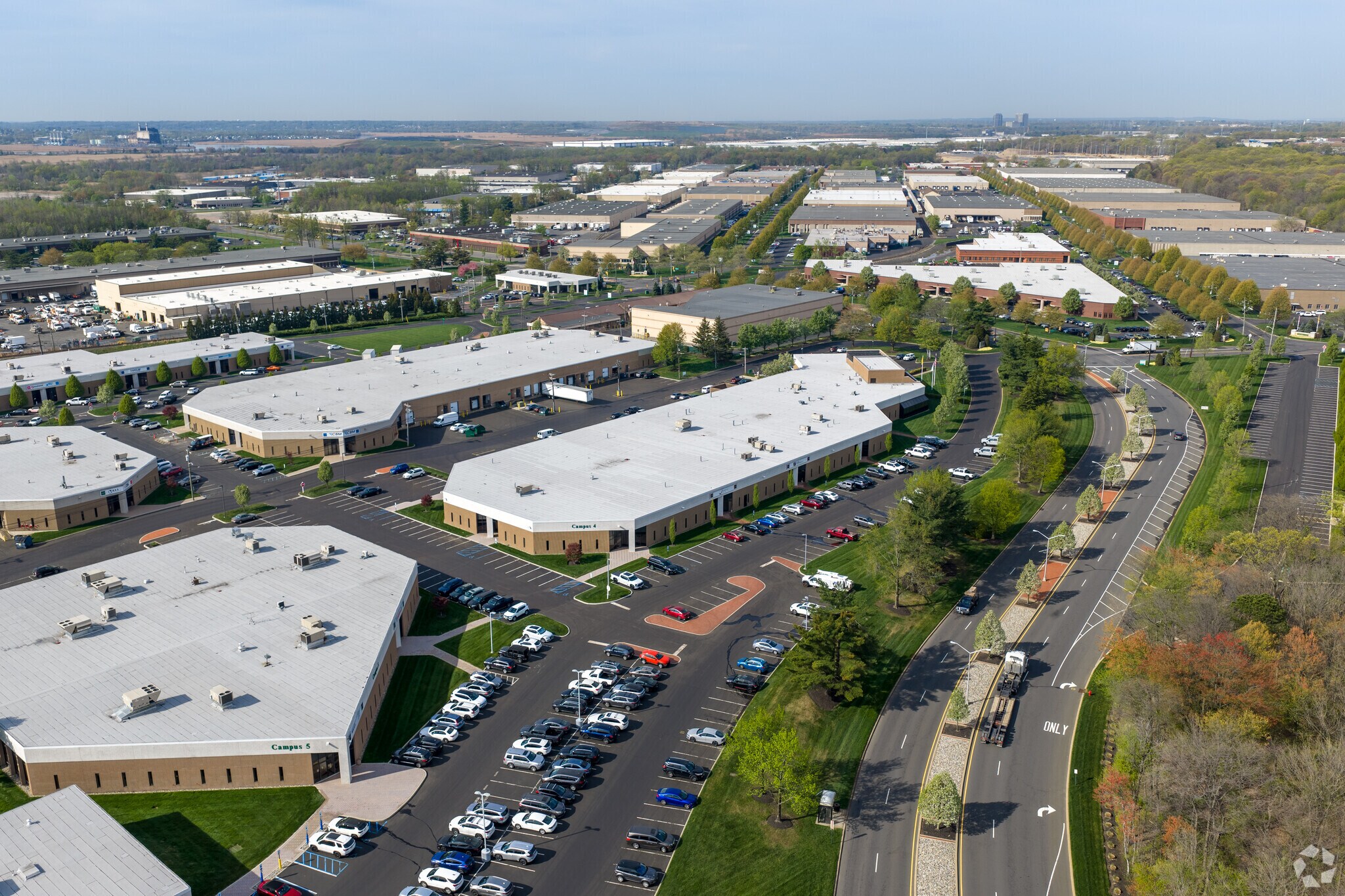 266-300 Raritan Center Pky, Edison, NJ à louer Photo principale– Image 1 sur 14