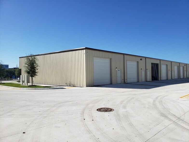 3501 Commerce Blvd, Kissimmee, FL à louer - Photo de l’immeuble – Image 3 sur 5