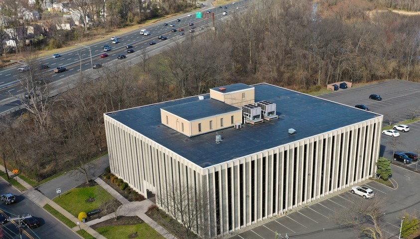 67 Walnut Ave, Clark, NJ à louer - Photo de l’immeuble – Image 1 sur 19