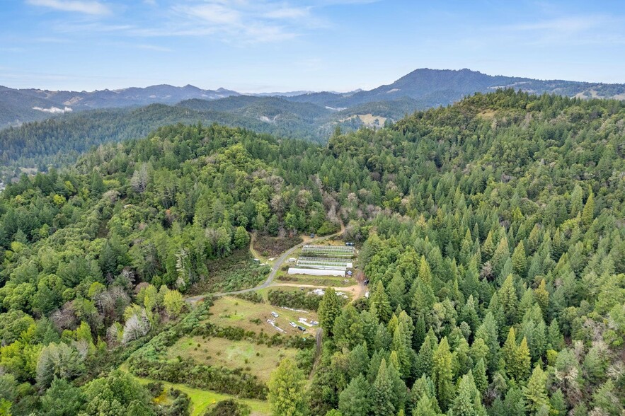3167 Redwood Dr, Redway, CA à vendre - Photo de l’immeuble – Image 2 sur 16