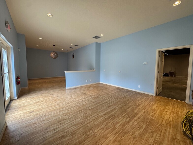 2415 N Albany Ave, Tampa, FL à louer - Photo de l’immeuble – Image 1 sur 9