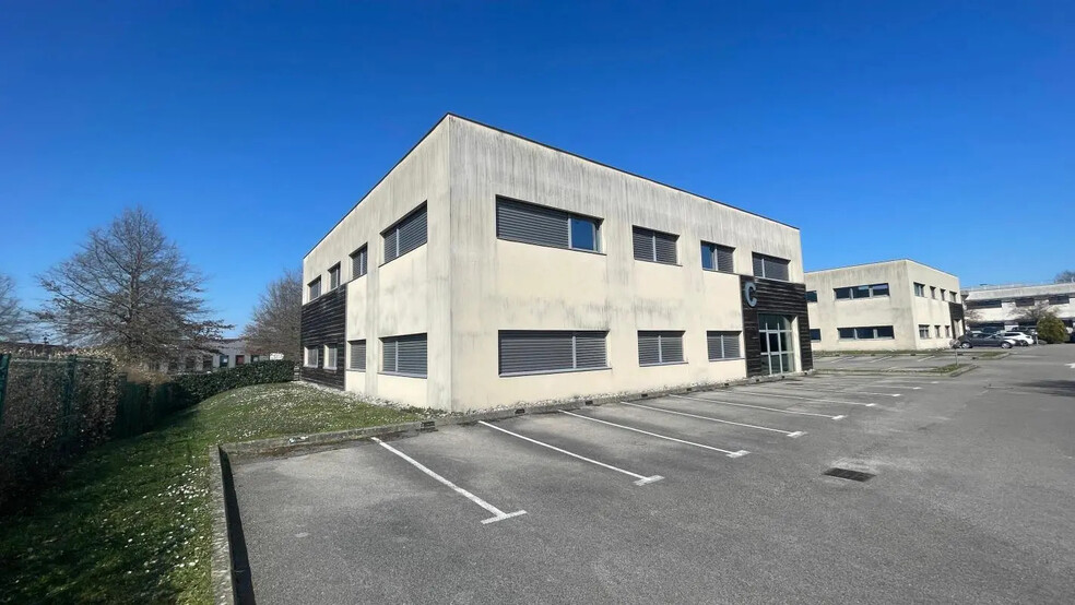 238 Avenue De Parme, Bourg-en-Bresse à louer - Photo de l’immeuble – Image 1 sur 3