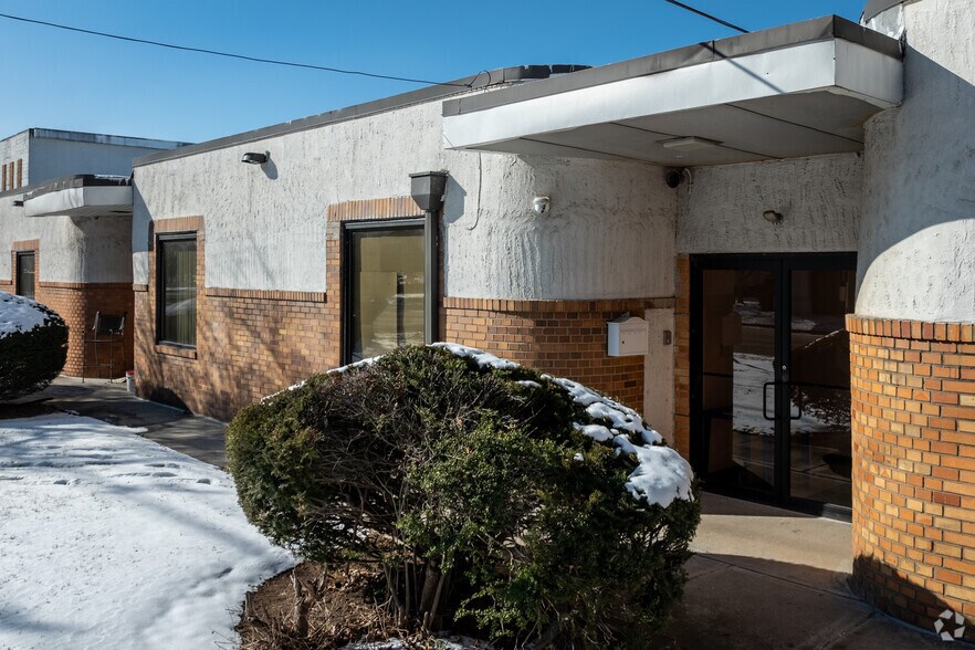 801 E Linden Ave, Linden, NJ à louer - Photo de l’immeuble – Image 2 sur 9