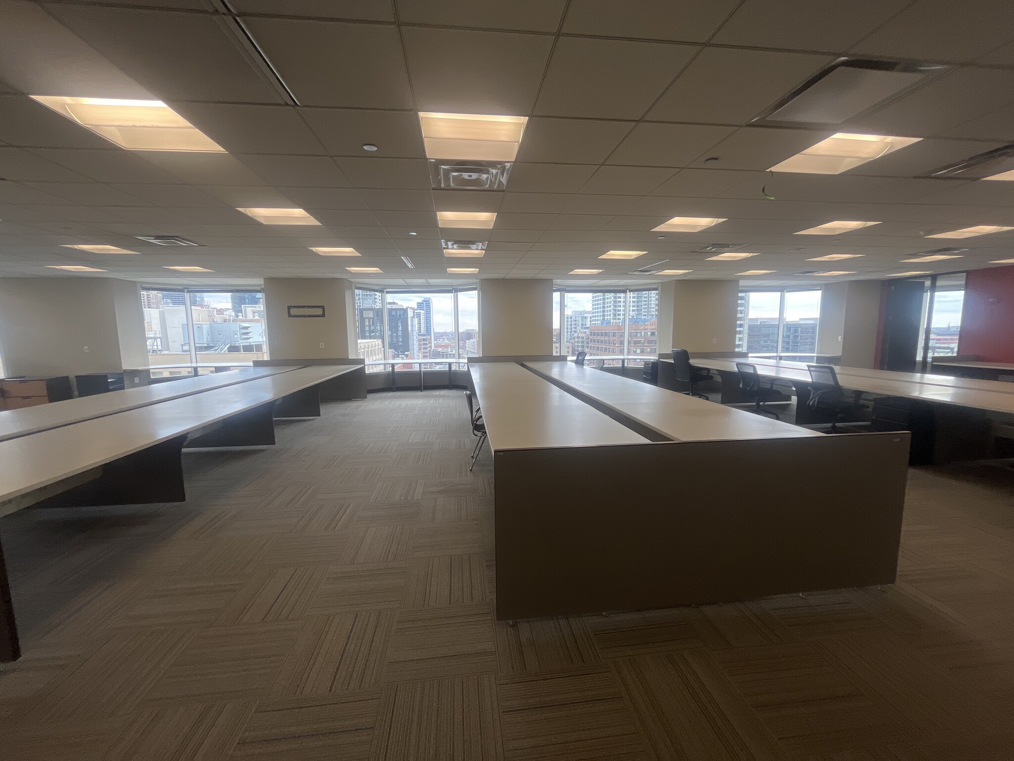 425 S Financial Pl, Chicago, IL à louer Photo de l’immeuble– Image 1 sur 3