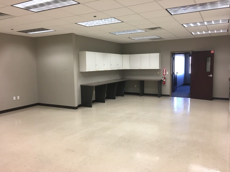 2800 S Rock Rd, Wichita, KS à louer - Photo intérieure – Image 3 sur 11