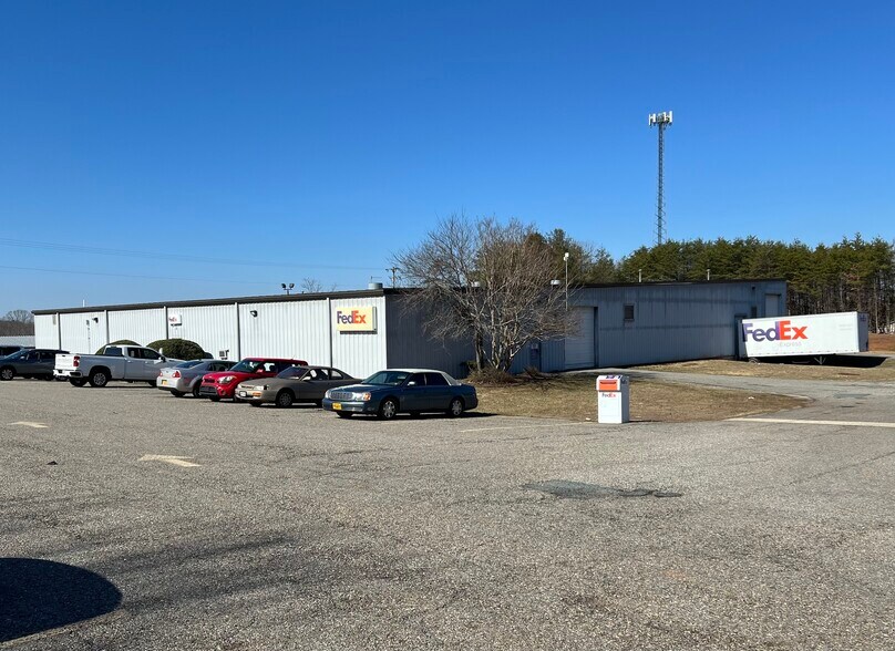 295 Charming Rd, Danville, VA à vendre - Photo de l’immeuble – Image 2 sur 18