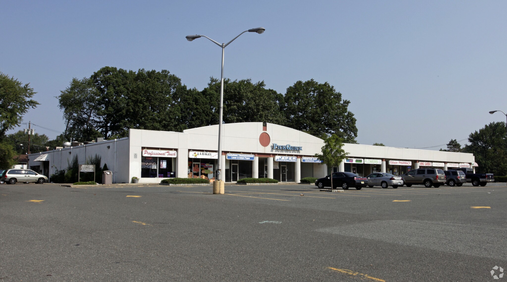 2303 Woodbridge Ave, Edison, NJ à louer Photo de l’immeuble– Image 1 sur 5