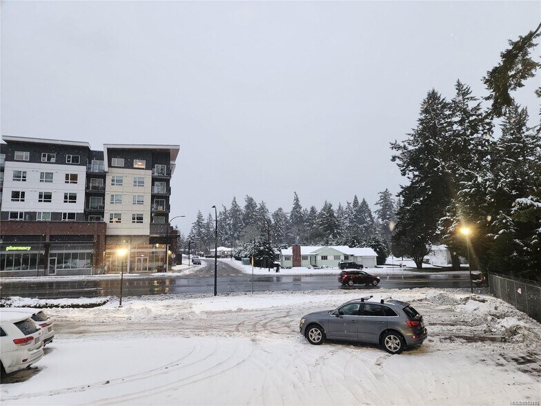 1919 Sooke Rd, Victoria, BC à vendre - Photo de l’immeuble – Image 2 sur 9