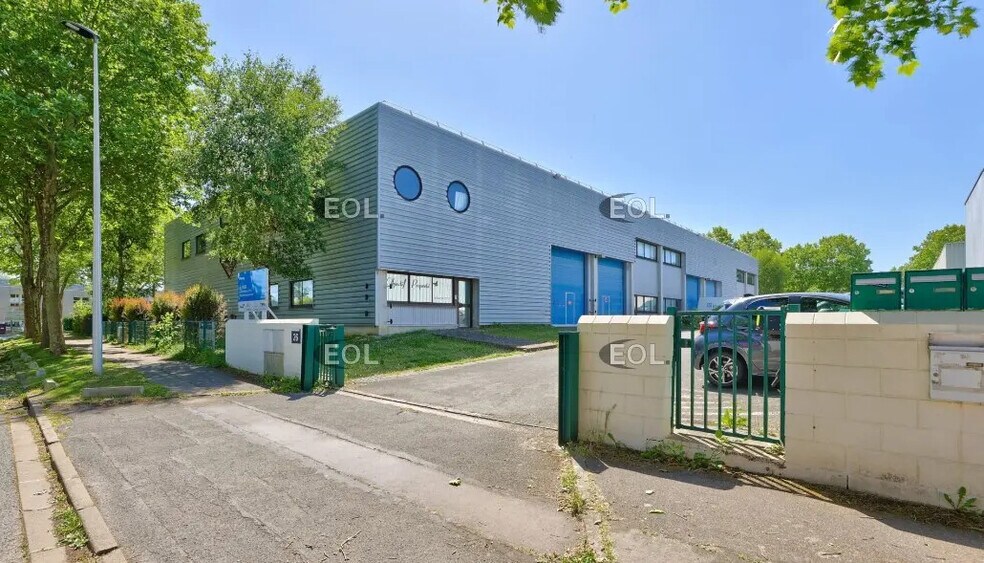 Local d’activités dans Collégien à louer - Photo de l’immeuble – Image 2 sur 2