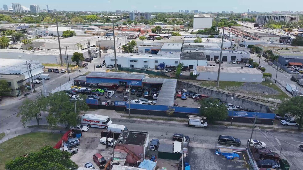 2246 NW 25th Ave, Miami, FL à vendre - Vidéo sur l’annonce professionnelle – Image 2 sur 11