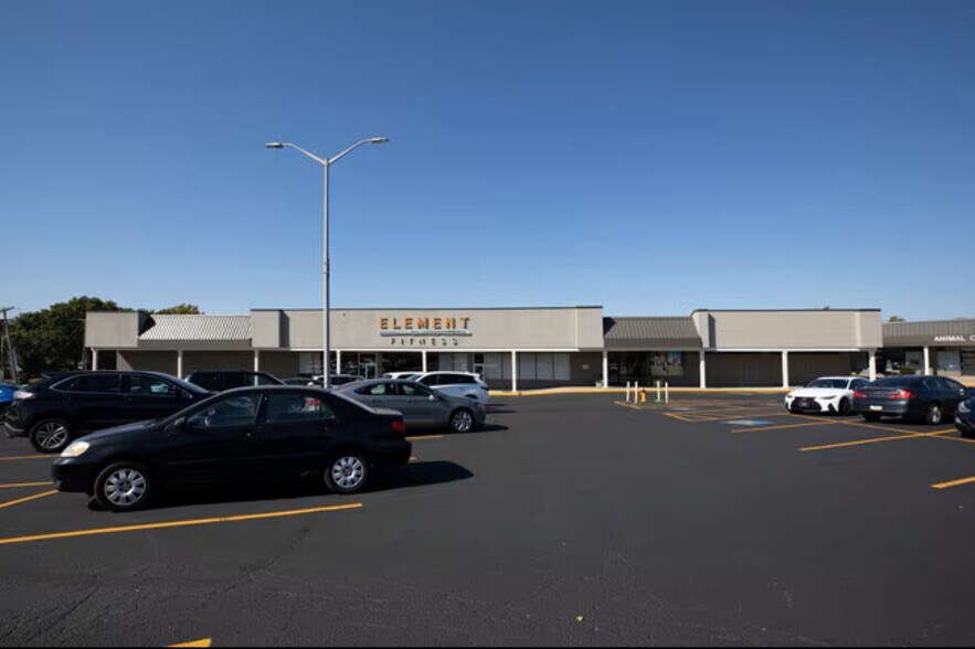 7820-7880 Quivira Rd, Lenexa, KS à louer - Photo de l’immeuble – Image 2 sur 4